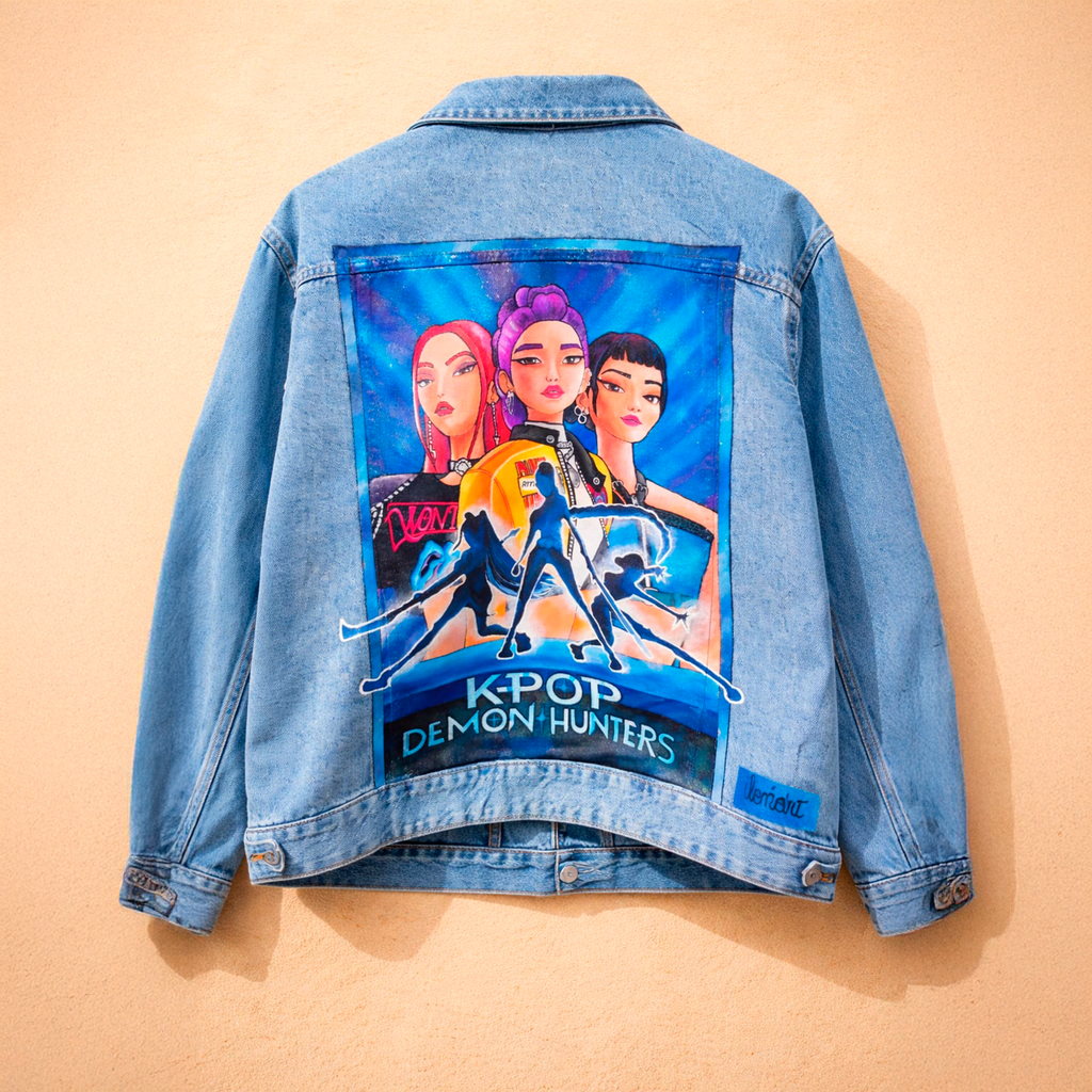 Chaqueta denim pintada a mano de Las Guerreras K-Pop Hunters - (TALLA L DISPONIBLE)