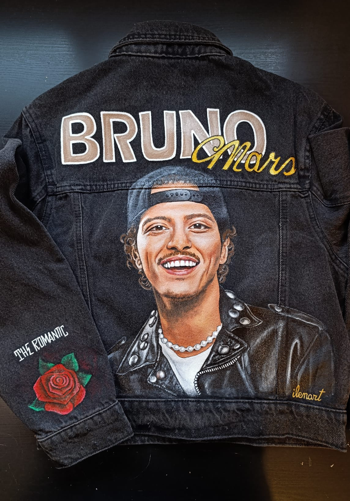 Chaqueta vaquera pintada a mano THE ROMANTIC Bruno Mars (TALLA M DISPONIBLE)