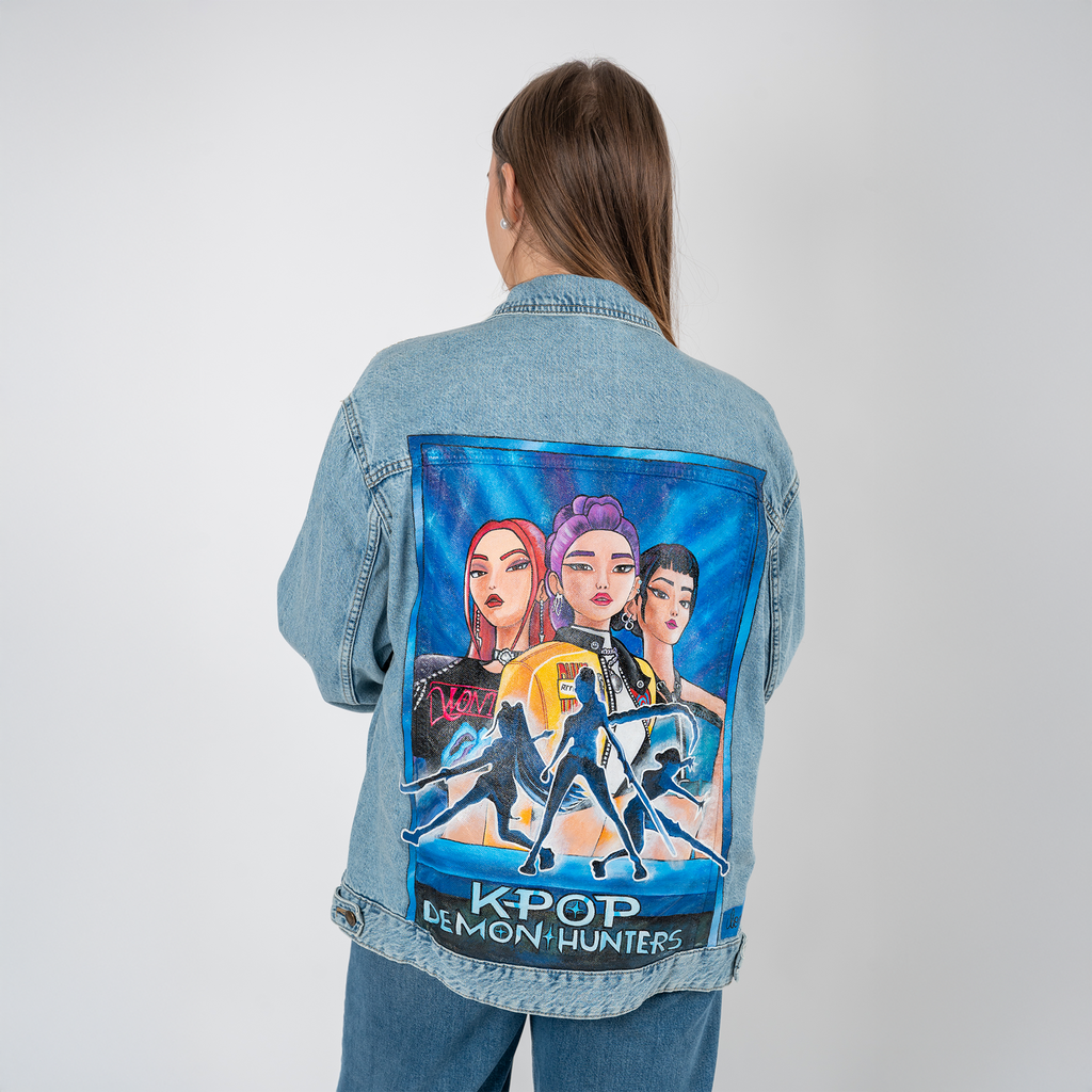 Chaqueta denim pintada a mano de Las Guerreras K-Pop Hunters - (TALLA L DISPONIBLE)